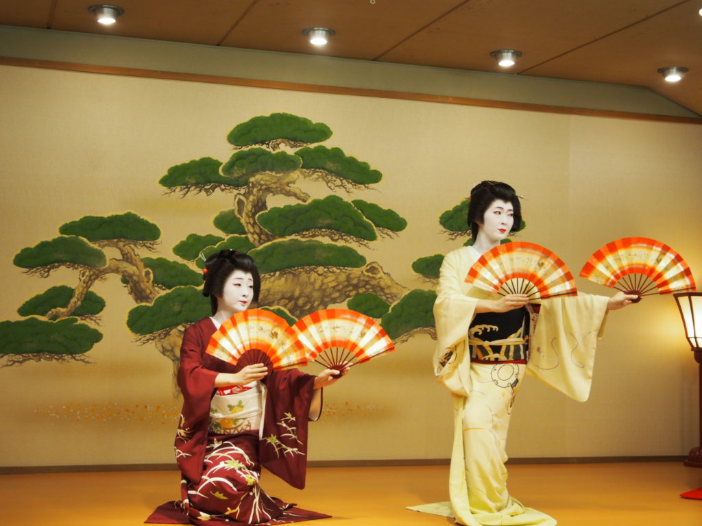 網本俊明税理士事務所開業40周年記念　芸妓の踊り